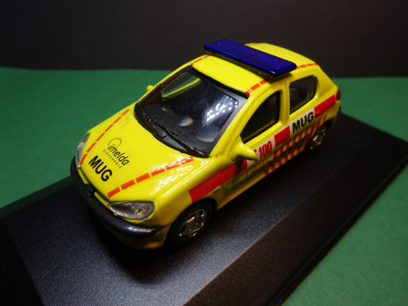 ma collection ambulance-pompiers 1/43 Dsc08764