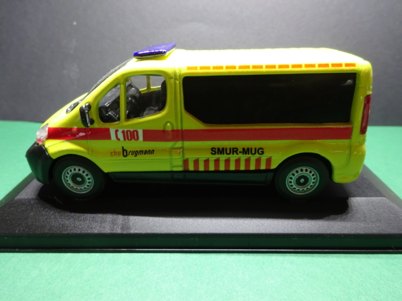 ma collection ambulance-pompiers 1/43 Dsc08843