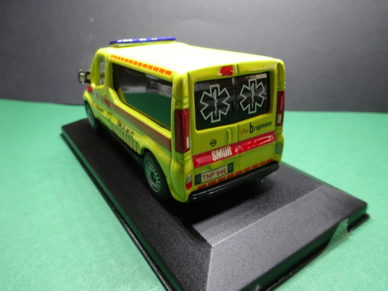ma collection ambulance-pompiers 1/43 Dsc08844