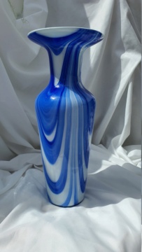 Help needed to identify this big blue and white vase 20230519