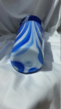 Help needed to identify this big blue and white vase 20230521