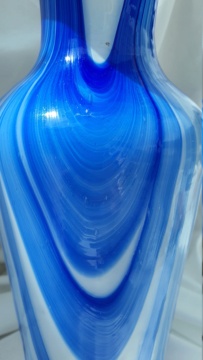 Help needed to identify this big blue and white vase 20230524