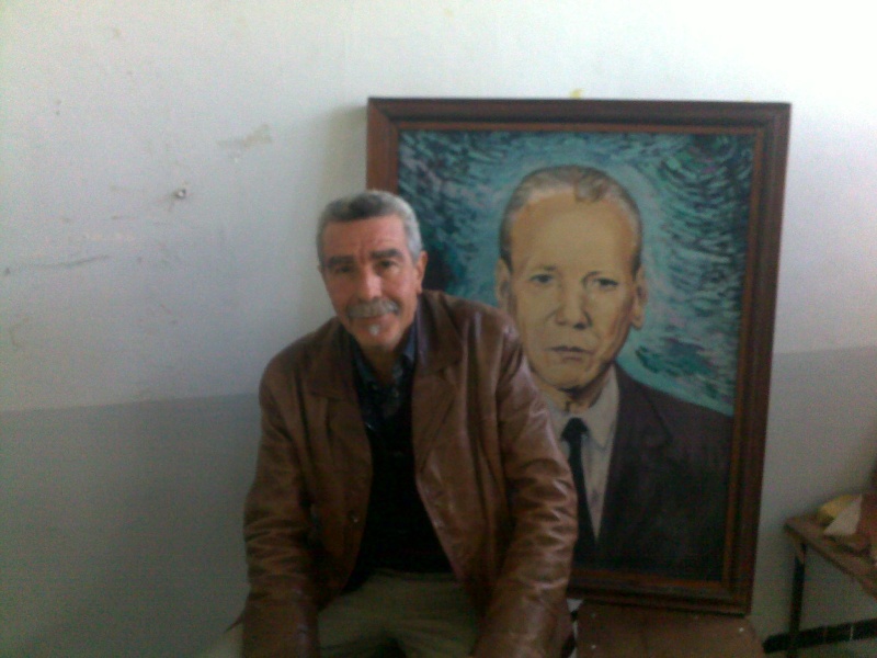 Rachid Hitouche avec le portrait de Rahmani Slimane à Aokas (09 mars 2013) 09032055