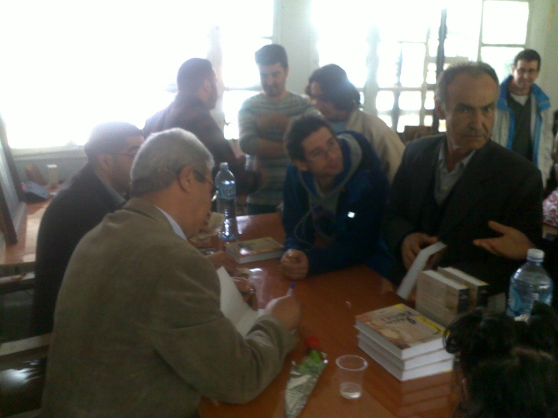 Photos de la conférence  de Kamel Bouamara à Aokas le 23 mars 2013 - Page 2 23032042