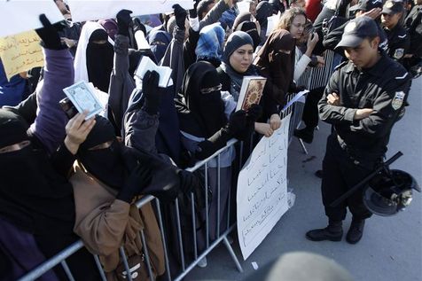 A Tunis, laïques et islamistes se tiennent tête 311