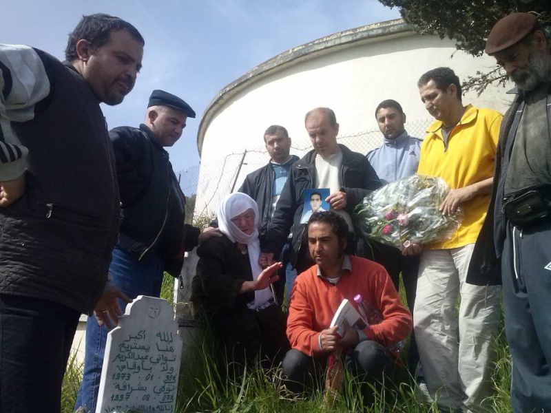 Journée contre l oubli à Aokas, recueillement sur les tombes de Touati Karim et Sahli Naima(cimetière sidi M hend Aghrib). 612