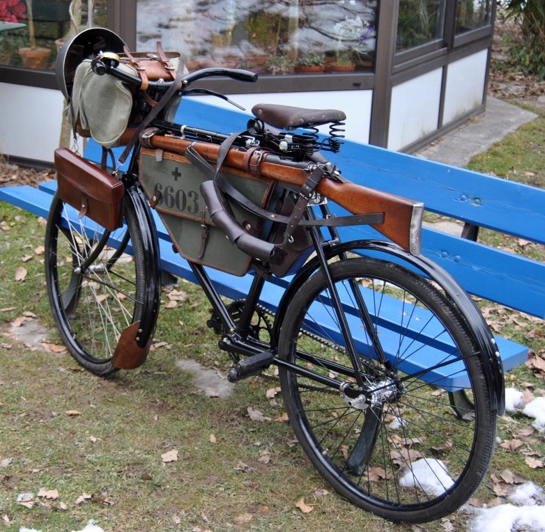 Vélo militaire suisse 1915 (avant-après) Dsc_0026