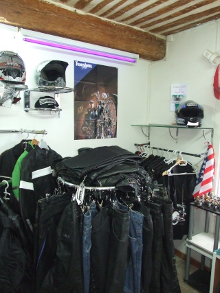 Customa Shop ...un magasin pour biker's ..... Custom16