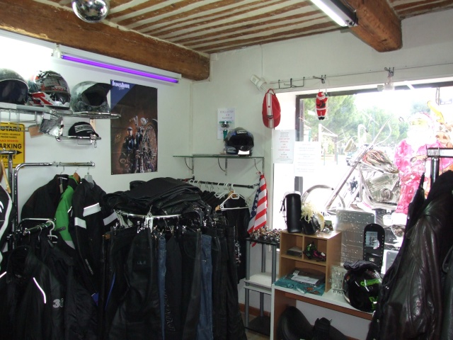 Customa Shop ...un magasin pour biker's ..... Custom17