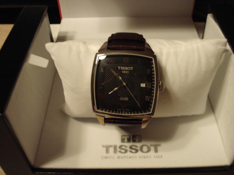 Un nouveau venu... ( Je possède une TISSOT Modèle Le Locle debase (2008) Dsc00910