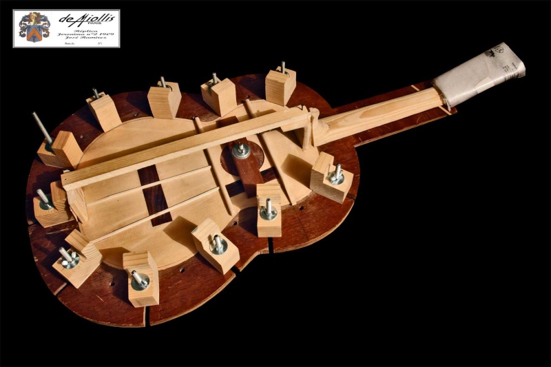  Guitares Réplica ANTONIO de TORRES et SELMER Réplica par LAURENT (Coligny ) Flamen11