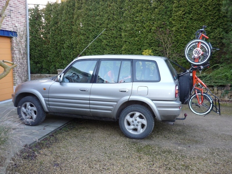 Transport d'un trike scorpion sur un RAV4 toyota P1010015