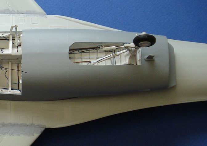 [REVELL] F16N Fighting Falcon  1/32 Baieav10