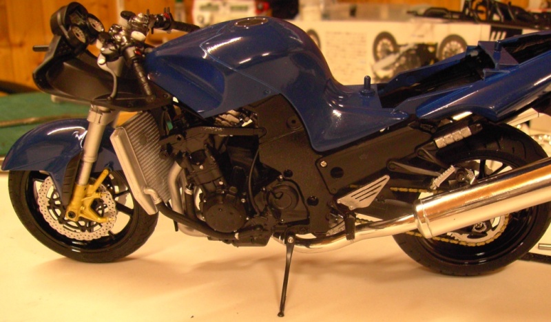 Kawasaki ZZR1400 in 1:12 von Tamiya 14111 fertig Pict3764