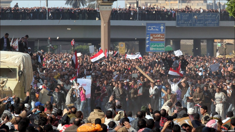 بالصور: "معارك" ميدان التحرير 1711