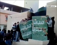 أنباء عن سقوط بنغازي بيد المتظاهرين  256
