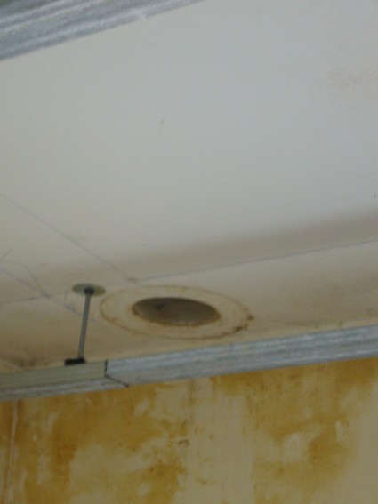 Salle de bains : VMC et faux-plafond Sdb_vm10