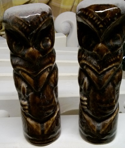 Salt and Pepper similar to Wharetana Ware ..... These were made at Stewart Pottery. Hemara10