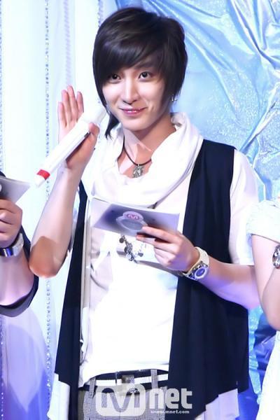 Leeteuk photos 1_286010