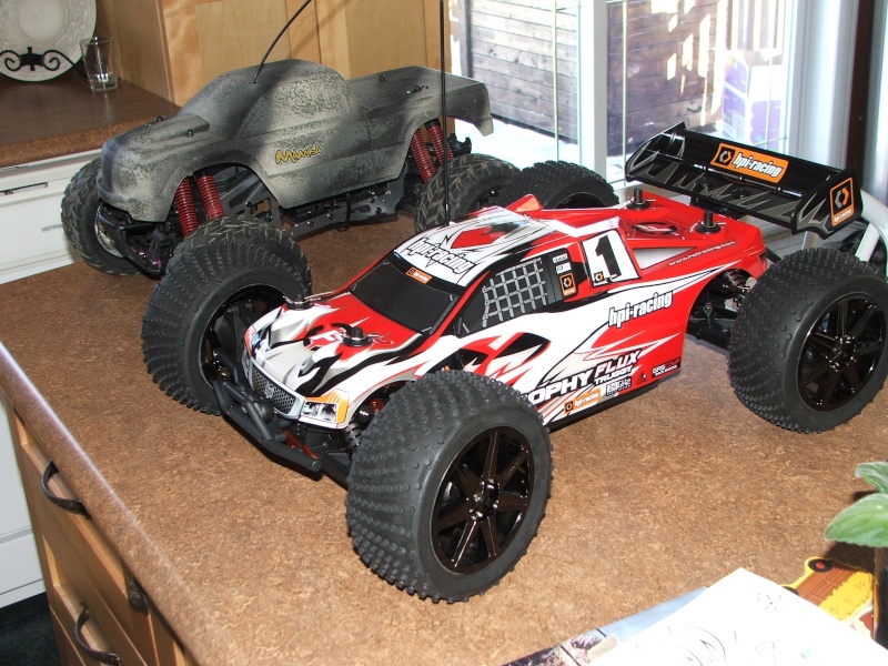 e-savage + truggy flux Dscf6227