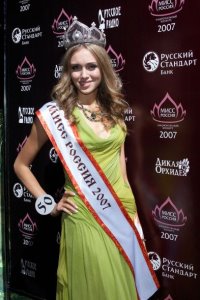 21-годишната рускиня Ксения Сухинова стана “Мис Свят“ 128