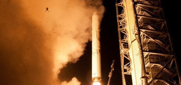 Flying frog photobombs NASA rocket launch News-n10