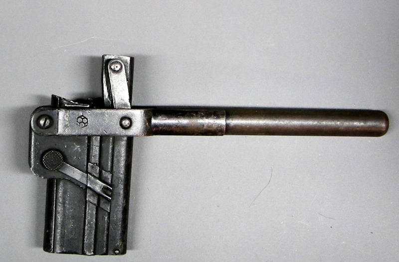 La P-Kasten : accessoire du luger dit d'artillerie (ou LP14) et du MP18/1 Aeg_ga10