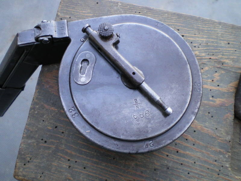 La P-Kasten : accessoire du luger dit d'artillerie (ou LP14) et du MP18/1 Bing_t10
