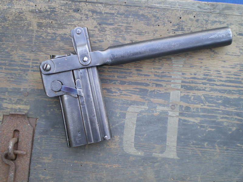 La P-Kasten : accessoire du luger dit d'artillerie (ou LP14) et du MP18/1 Char_b10