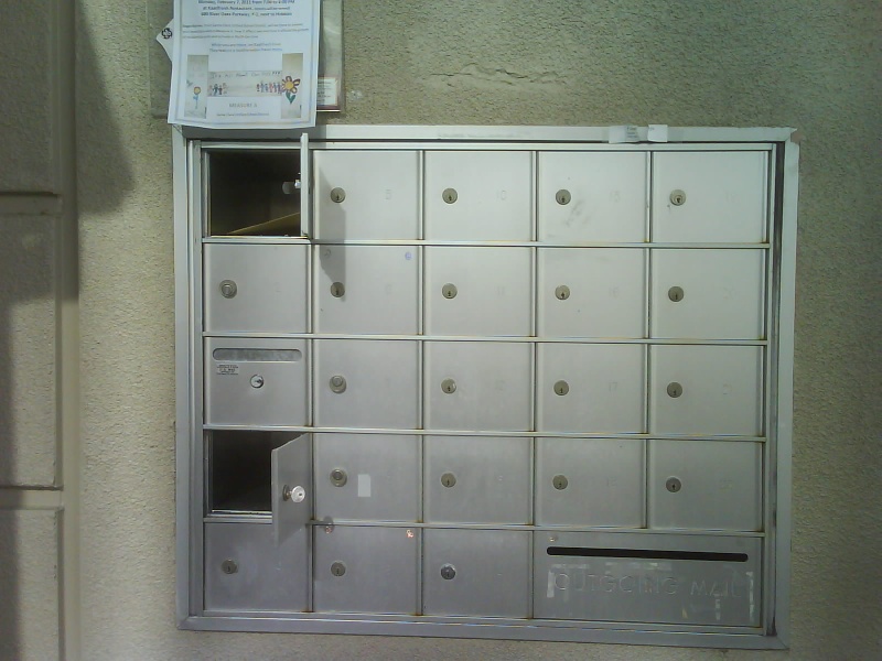 Mailbox problem?  Building 410 Dsc00311