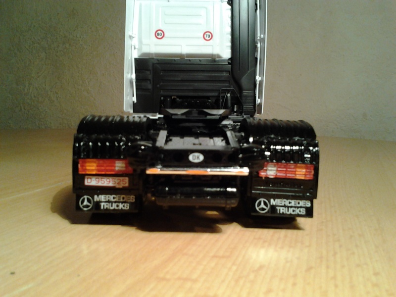 Italeri Mercedes Benz Actros mit 2x20" Container Foto0314
