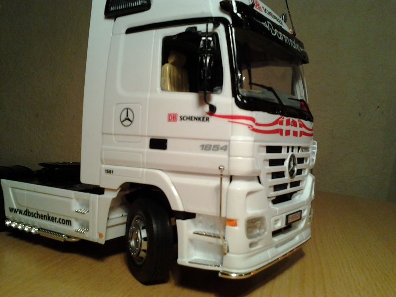 Italeri Mercedes Benz Actros mit 2x20" Container Foto0316