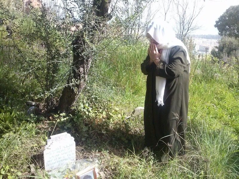 Journée contre l oubli à Aokas, recueillement sur les tombes de Touti Karim et Sahli Naima(cimetière sidi M hend Aghrib)photos TOUATI K . Cam00328