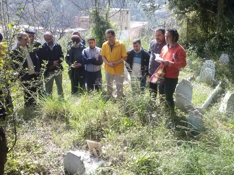 Journée contre l oubli à Aokas, recueillement sur les tombes de Touti Karim et Sahli Naima(cimetière sidi M hend Aghrib)photos TOUATI K . Cam00330