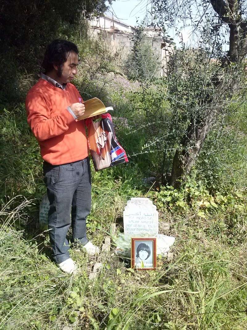 Journée contre l oubli à Aokas, recueillement sur les tombes de Touti Karim et Sahli Naima(cimetière sidi M hend Aghrib)photos TOUATI K . Cam00334