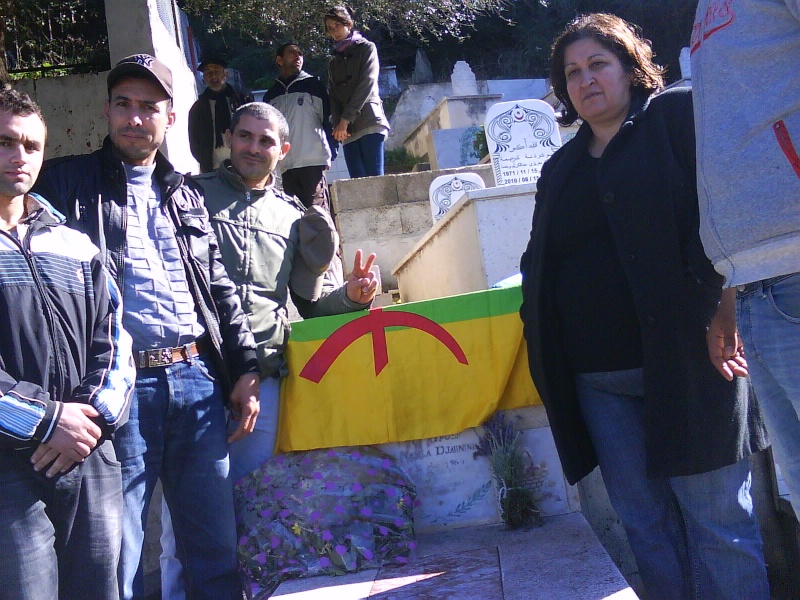 Recueillement sur la tombe de Nabila Djahnine ( 2013). Dsc00711