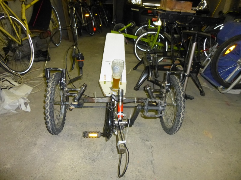 un trike pour schtroumph de 7-8ans P1000612