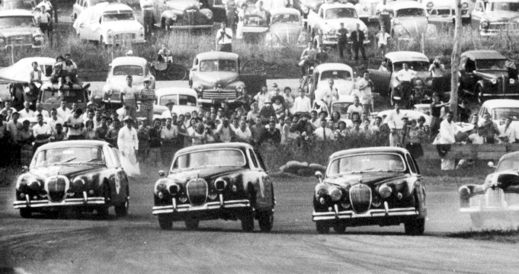 Historic Motorsport pictures - Page 3 Jags_n10