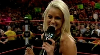 Kelly Kelly is here Raw25011