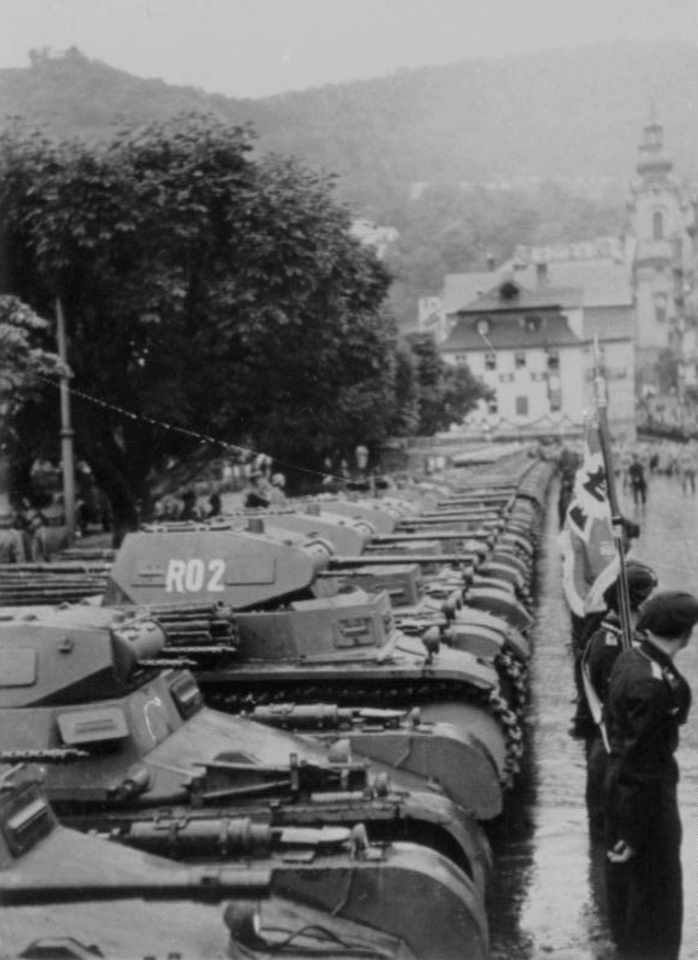 PANZER MARSCH ! Les Panzertruppen en images. Cdng10