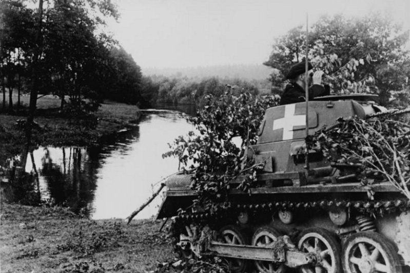 PANZER MARSCH ! Les Panzertruppen en images. Fhjtj10