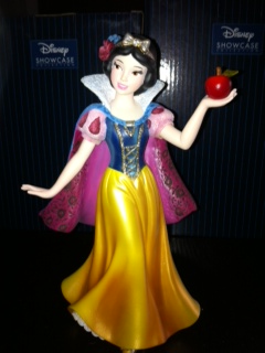 Disney Haute Couture - Enesco (depuis 2013) - Page 25 Bn210