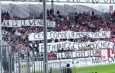 les pires banderoles française Reims10