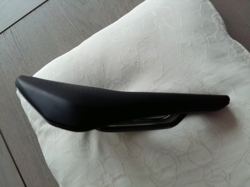 Vends selle Fizik 20220211