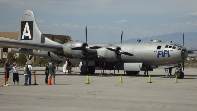 Bombardier B 29 ,mustang et zero Dsc04026