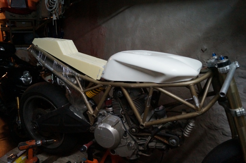 Constrution d'un truc sur base DUCATI SS - Page 2 Dsc01411