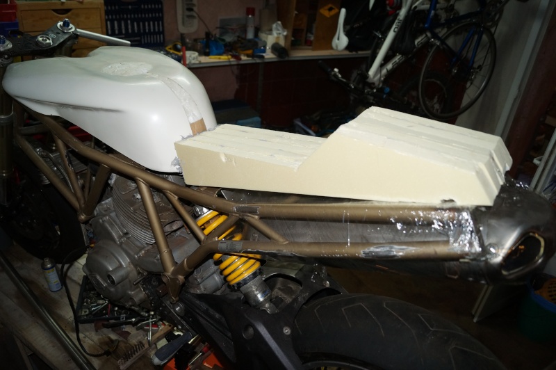 Constrution d'un truc sur base DUCATI SS - Page 2 Dsc01412