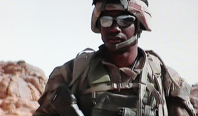 Hommage à Cédric Charenton, caporal au 1er Régiment de chasseurs parachutistes tombé au Mali opération SERVAL - Page 2 Img_6411