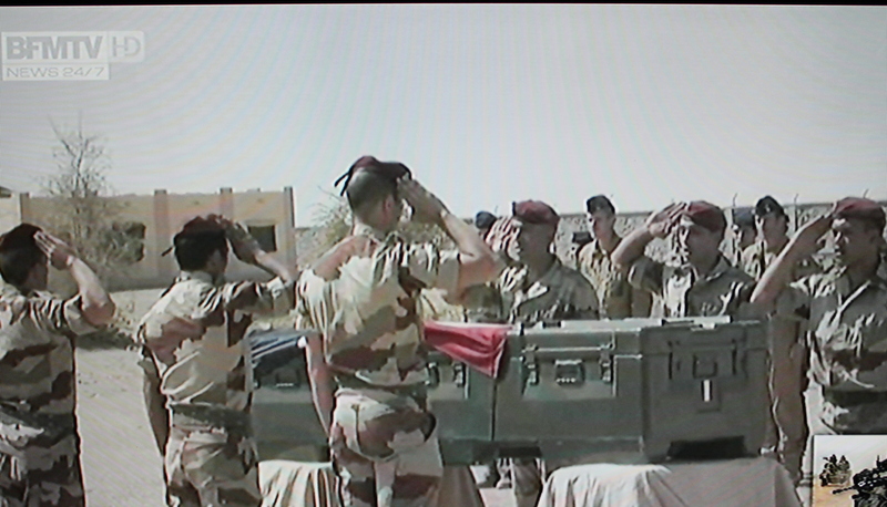 Hommage à Cédric Charenton, caporal au 1er Régiment de chasseurs parachutistes tombé au Mali opération SERVAL - Page 2 Img_6416