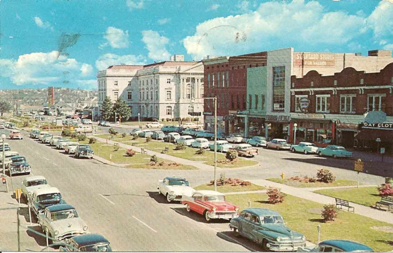Photos et cartes postales d'époque, Chevrolet 1956 - Page 2 Macong10
